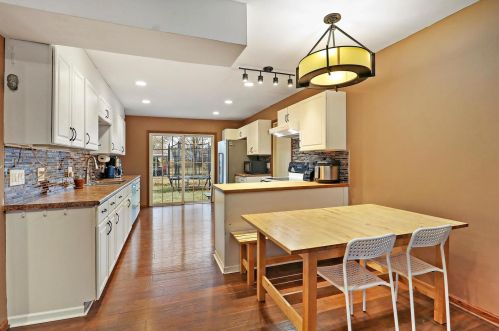 2728 Lydia St, Waukegan IL exterior