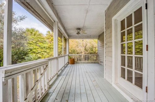 9101 Indian Riv Dr, Fort Pierce FL 34982-7824 exterior