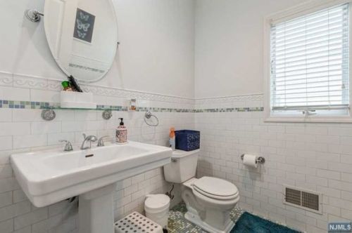 357 Prospect St, Nutley NJ 07110-3127 exterior