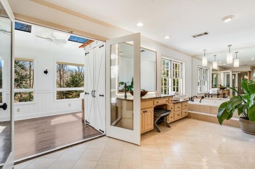 1129 Mason Wood Dr, Atlanta GA 30329-3803 exterior