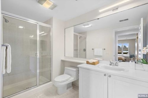 102 Adams Ct, Edgewater NJ 07020-1654 exterior