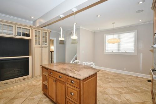 5381 Northumberland St, Pittsburgh PA 15217-1128 exterior