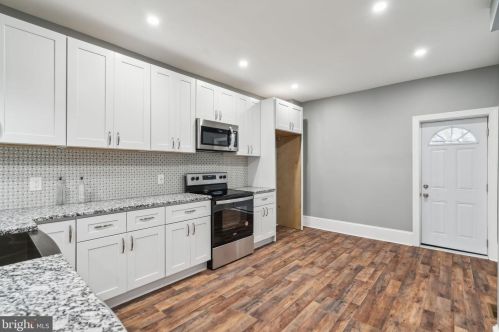 2433 17 St, Philadelphia PA 19121-1604 exterior