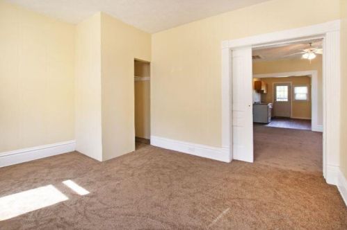 649 Eastern Ave, Grand Rapids MI 49503-5516 exterior