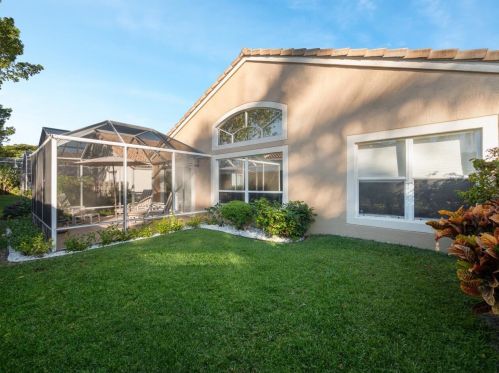 6834 Ashton St, Boynton Beach FL 33437-6040 exterior