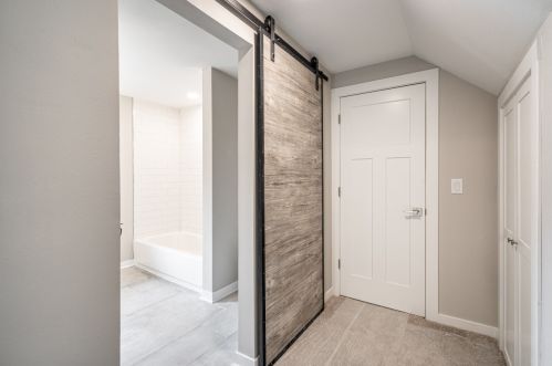 332 Clarence St, Milwaukee WI 53207-1547 exterior