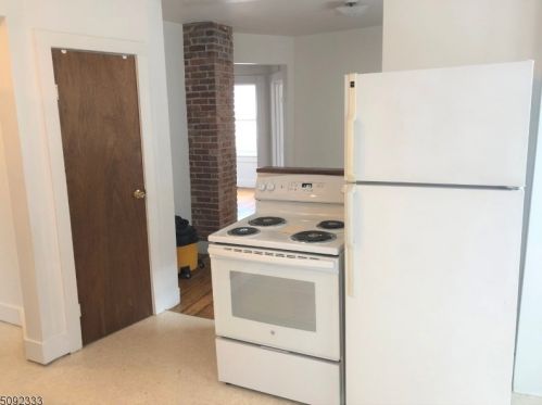 208 Main St, Hackettstown NJ 07840-2039 exterior