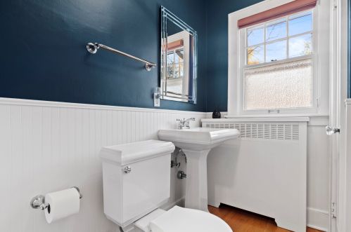 6162 Washington Cir, Milwaukee WI 53213-2472 exterior