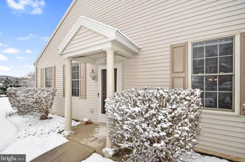 1952 Limestone Dr, Hummelstown PA  17036-7023 exterior