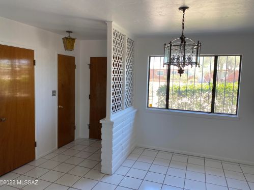 5458 8th St, Tucson, AZ 85711-3109