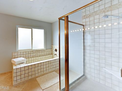 2311 Victoria Ave, Oxnard CA 93035-2969 exterior