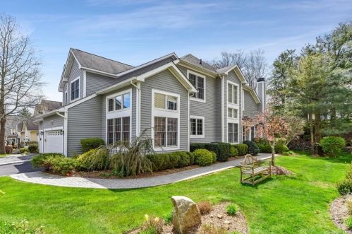 19 Caruso Pl, Armonk NY 10504-1366 exterior