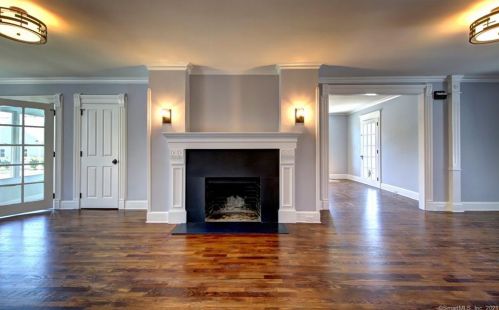 386 Gulf St, Milford CT 06460-7202 exterior