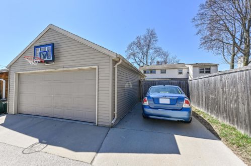 2110 91st St, Milwaukee WI  53226-2604 exterior