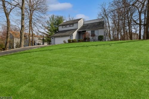 42 Highmount Ave, Warren, NJ 07059-5477