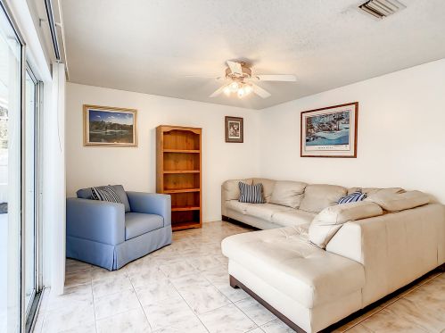 2761 Eagle Dr, Fort Pierce FL 34984-8919 exterior