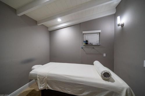 453 18 Ave, Naples FL 34120-3556 exterior