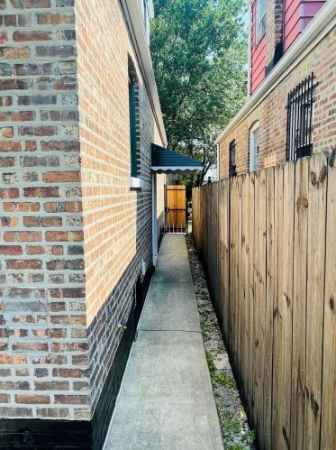 3040 55 St, Chicago IL 60632-4738 exterior