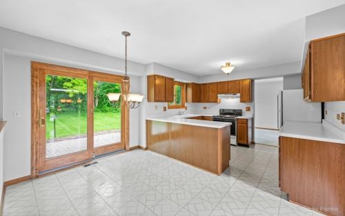 1788 Woodhaven Dr, Bull Valley IL 60014-1940 exterior