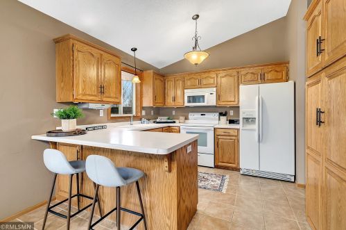 229 Davenport Ct, Sartell, MN 56377-1781