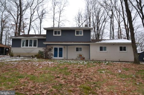 2004 Linwood Dr, Stroudsburg, PA 18360-9716