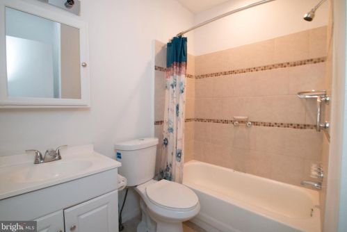 1144 4 St, Philadelphia PA 19133-3208 exterior