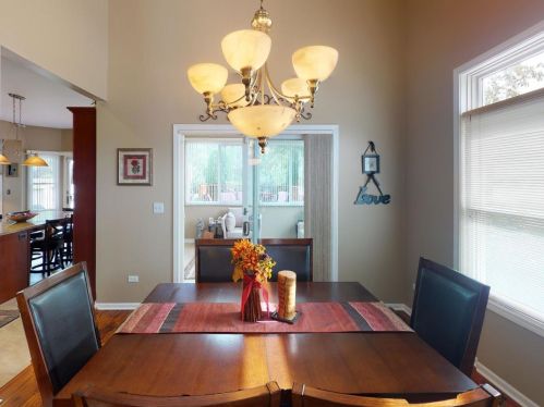 422 Raven Rd, Joliet IL 60404-0648 exterior