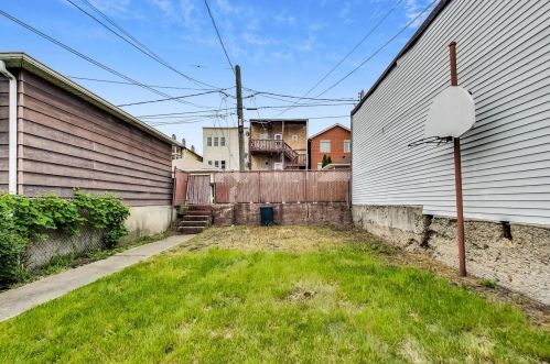 2614 Un Ave, Chicago IL 60621-2950 exterior