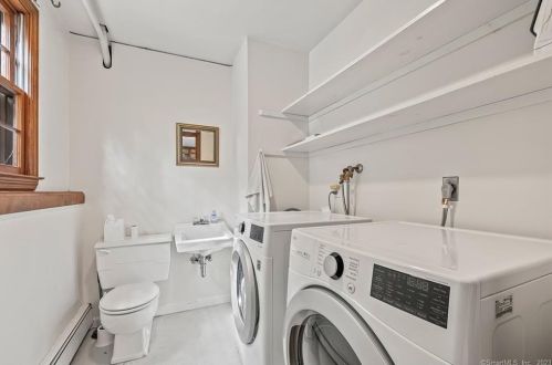 1 Hidden Lk Ct, Ridgefield CT 06877-2310 exterior