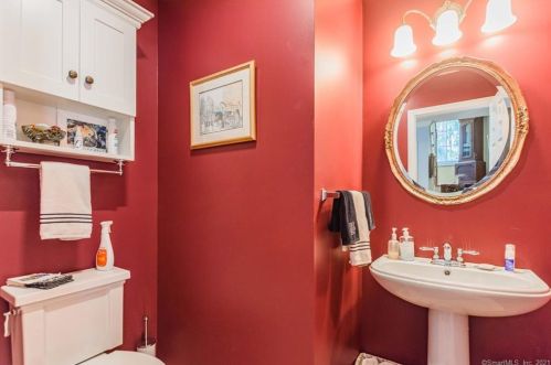 6 Carrington Ln, Farmington CT 06032-2344 exterior