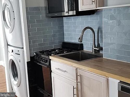 324 18 St, Philadelphia PA 19140-1014 exterior