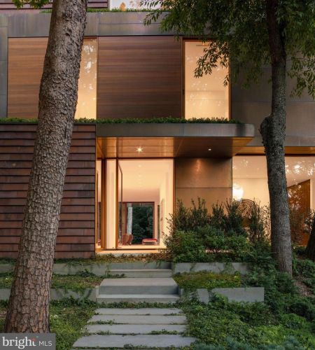 3131 Chain Brg Rd, Washington DC 20016-3301 exterior