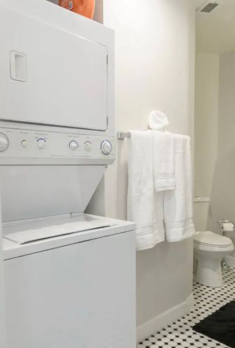 164 Huron St, Chicago IL  60611-2925 exterior