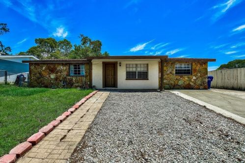 7824 Red Run Dr, Port Richey, FL 34668-4131