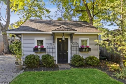 238 Clark St, Westfield NJ 07090-4012 exterior