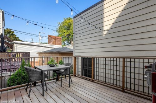 3621 Hermitage Ave, Chicago IL 60613-3507 exterior