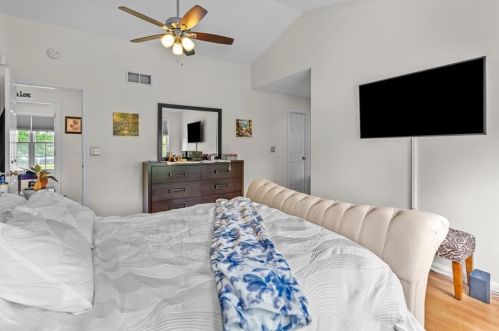 65 Carriage Trl, Middletown RI 02842-7251 exterior