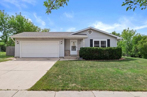 7467 86th St, Milwaukee, WI 53224-4051