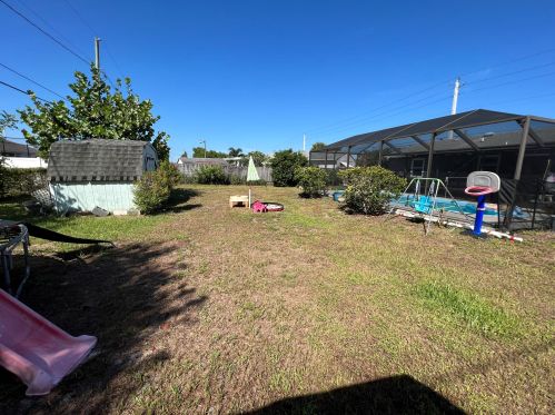 982 California Blvd, Fort Pierce FL  34953-1813 exterior