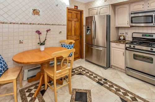 797 Corona Ave, Valley Stream NY 11580-4348 exterior