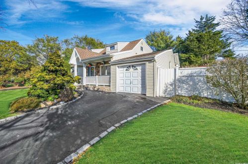 19 Orchid Ln, Commack, NY 11725-3708