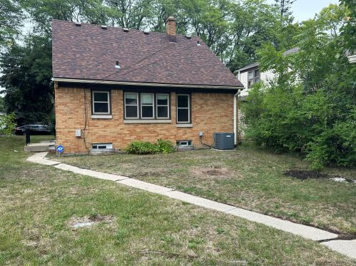 5521 Philip Pl, Milwaukee WI 53216-3148 exterior