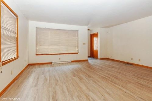 9759 Lisbon Ave, Milwaukee, WI 53222-2533