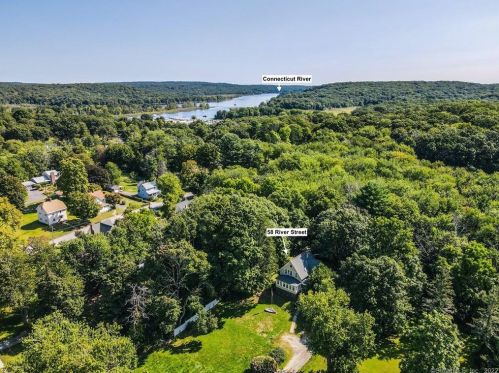 58 River St, Deep River, CT 06417-1949