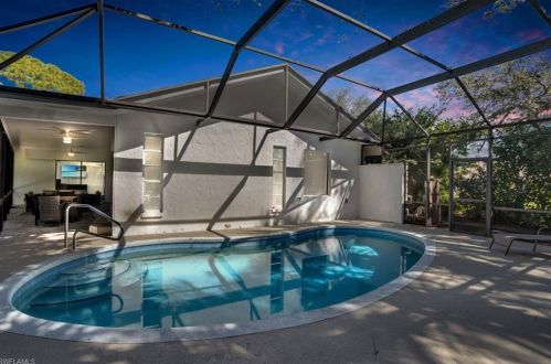 155 Old Tamiami Trl, Naples FL 34110-1170 exterior