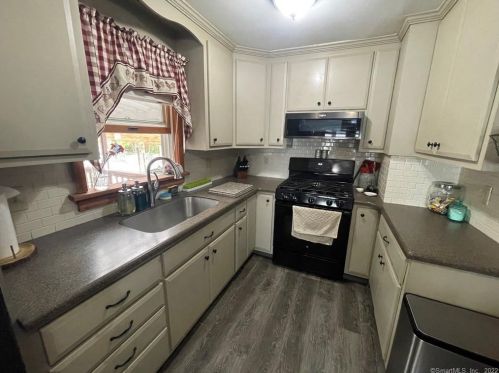 41 Clinton Ave, Norwalk CT 06854-1501 exterior