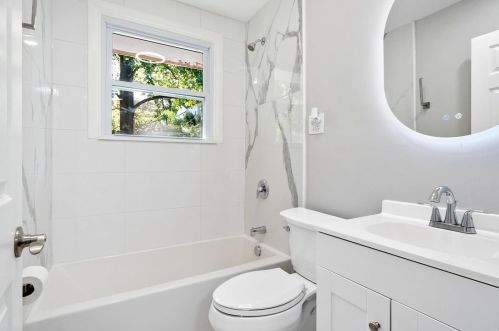 1044 Renshaw Dr, Saint Louis MO 63135-2833 exterior