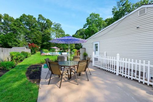 51 Harned Rd, Commack NY 11725-5104 exterior