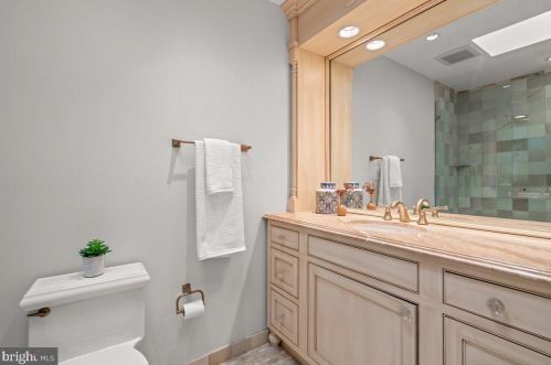 613 Royal St, Alexandria VA  22314-2031 exterior