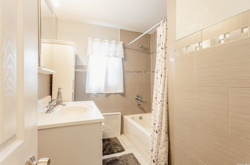 128 Casper St, Valley Stream NY 11580-3606 exterior